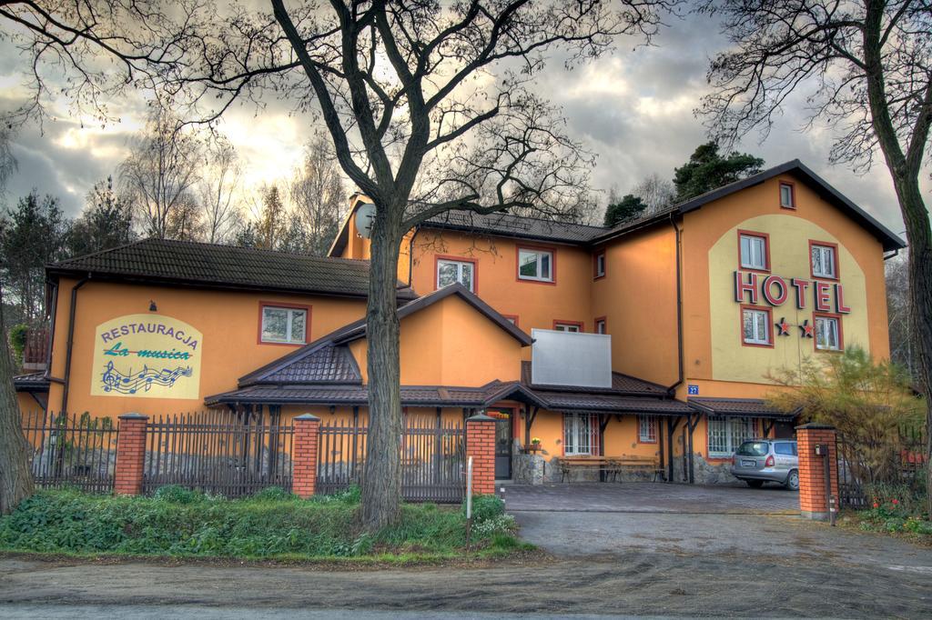 Hotel La-Musica Crickhowell Exterior foto